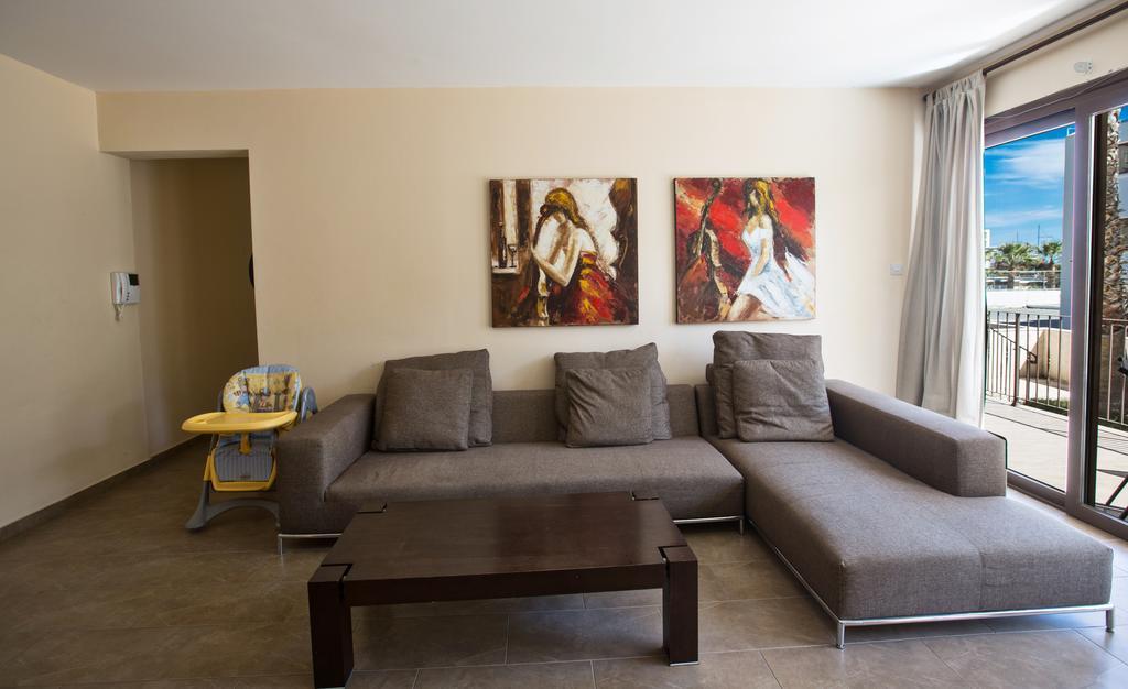 Napiana Apartments Ajía Nápa Szoba fotó