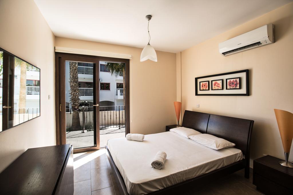 Napiana Apartments Ajía Nápa Szoba fotó