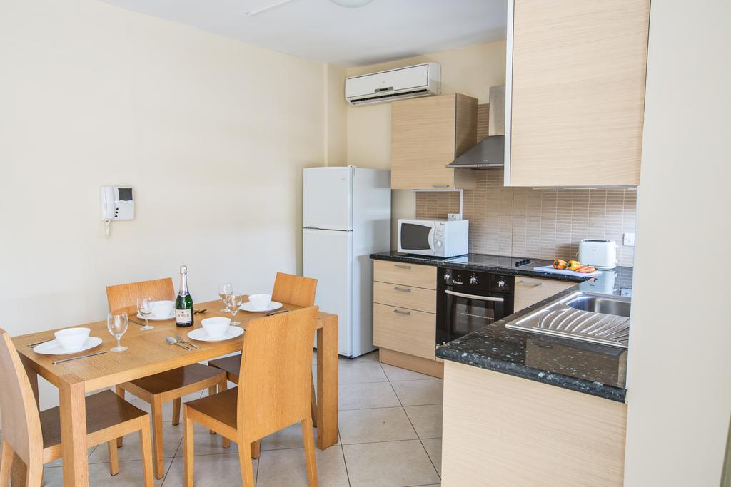 Napiana Apartments Ajía Nápa Szoba fotó