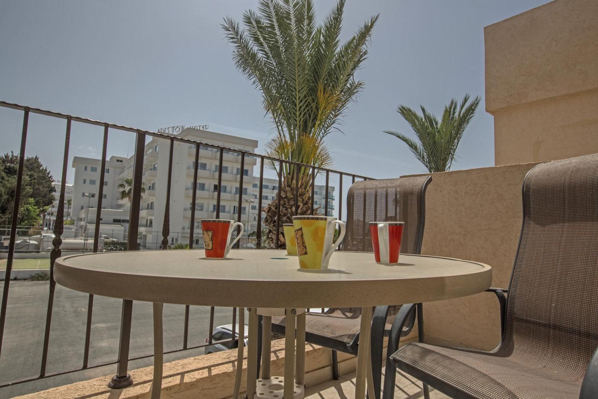 Napiana Apartments Ajía Nápa Szoba fotó