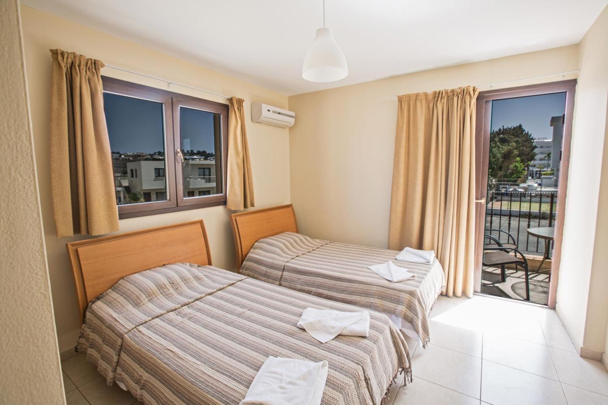 Napiana Apartments Ajía Nápa Szoba fotó