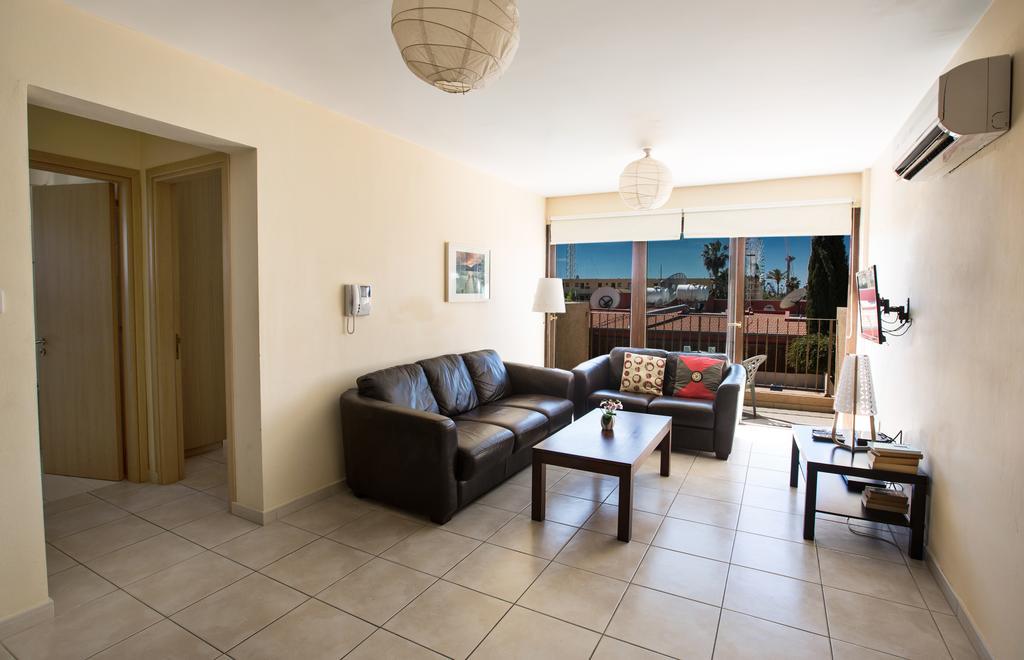 Napiana Apartments Ajía Nápa Szoba fotó
