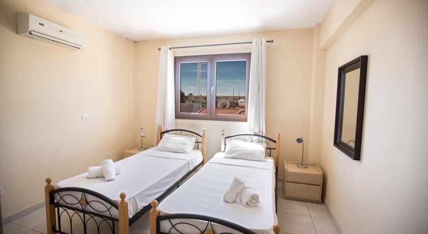 Napiana Apartments Ajía Nápa Szoba fotó
